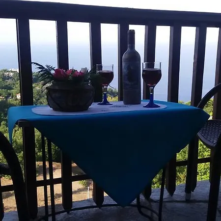 Diogenis Отель 2*